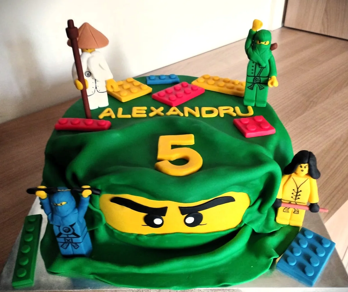 Tort Ninjago personalizat pentru copii